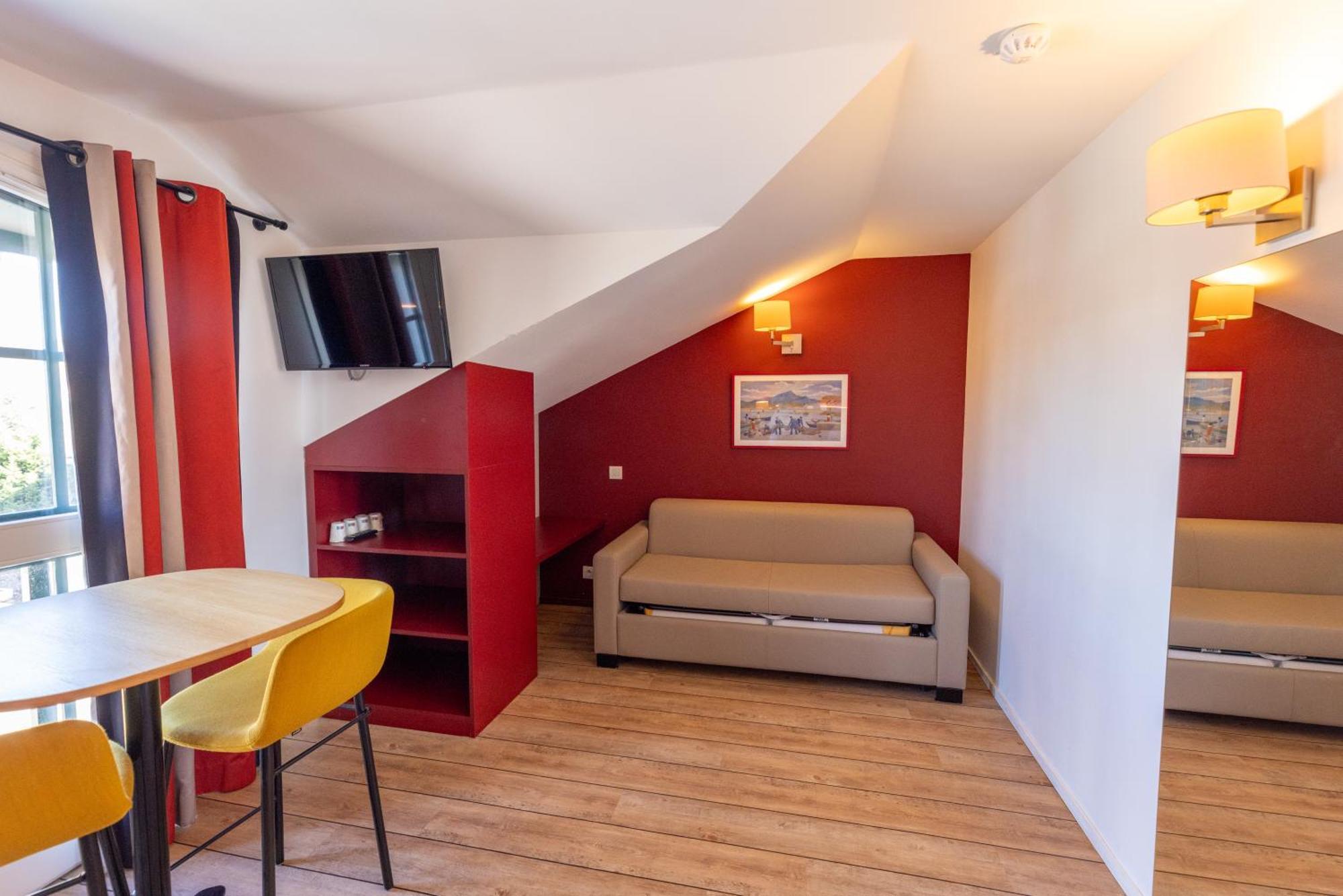 Donibane Hotel