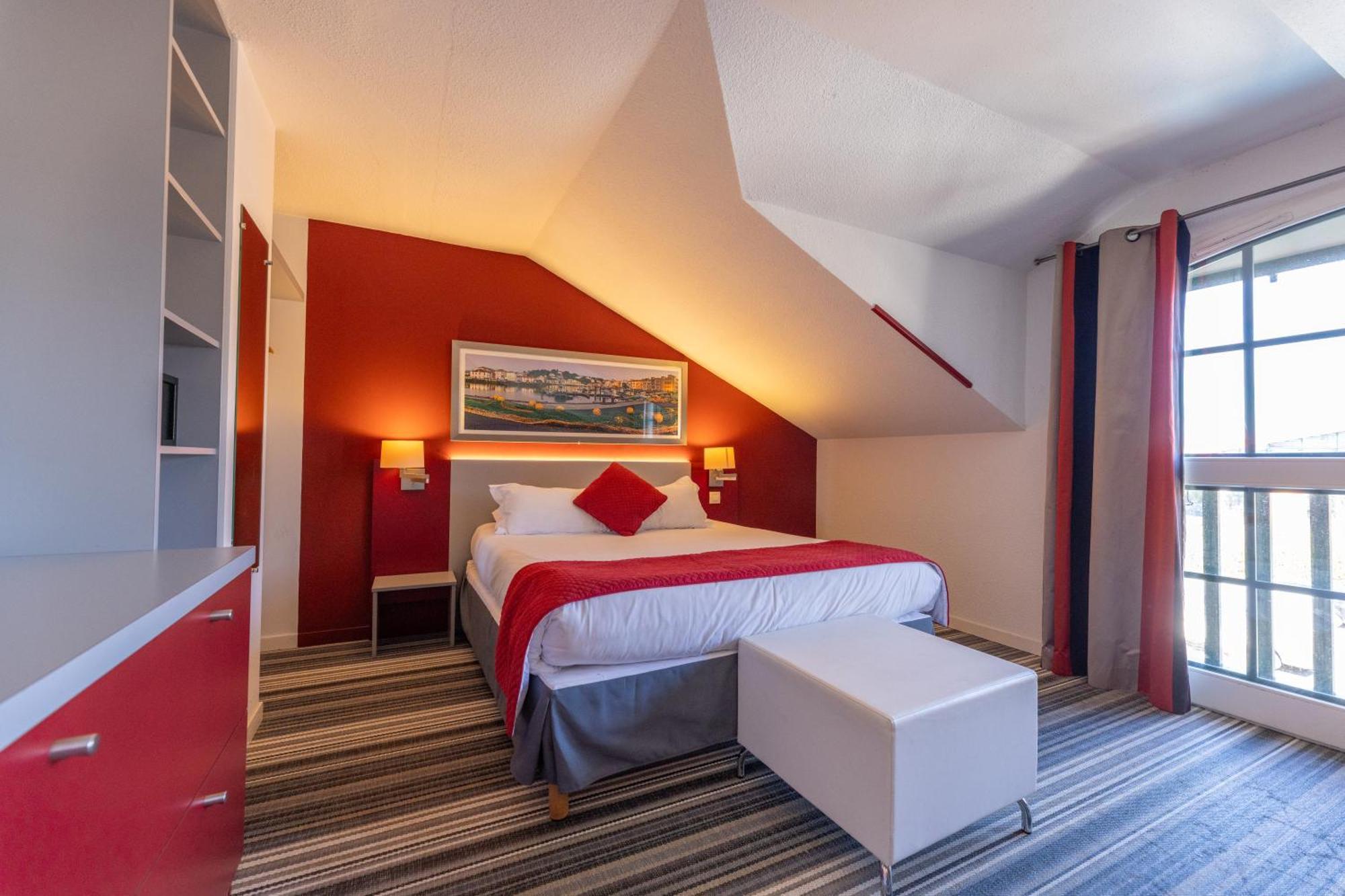 Donibane Hotel