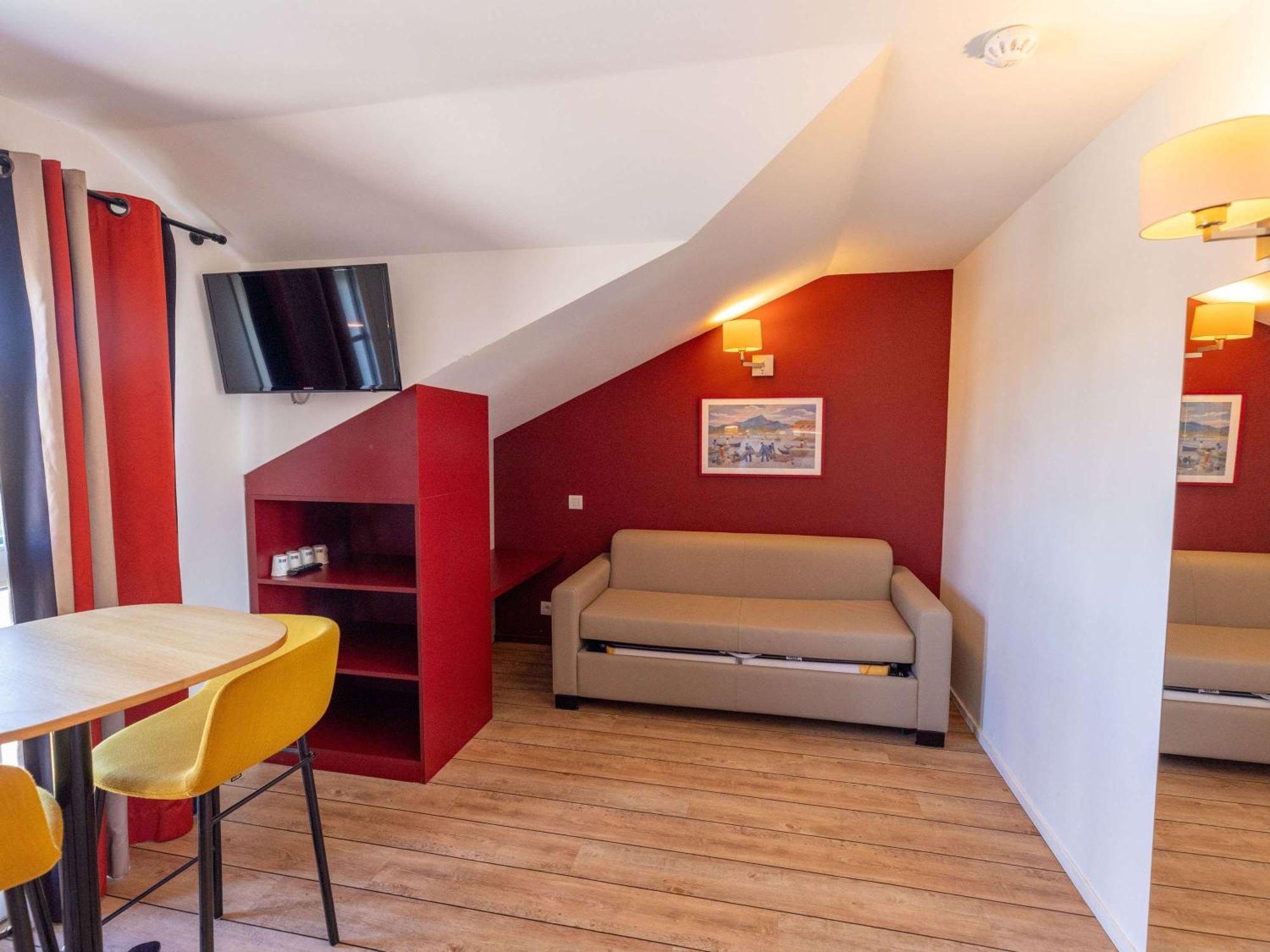 Donibane Hotel